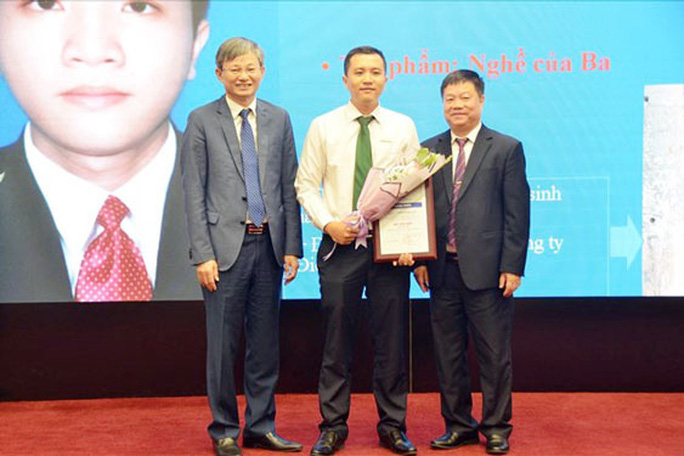 Trao giải cuộc thi viết Gương sáng tiêu biểu ngành điện năm 2019 - Ảnh 1. Trao giải cuộc thi viết Gương sáng tiêu biểu ngành điện năm 2019 - Ảnh 1.