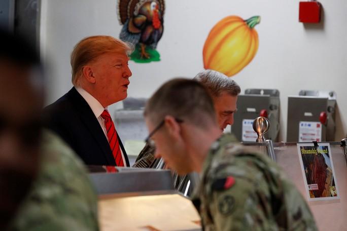Ông Trump đến Afghanistan, có động thái bất ngờ về Taliban - Ảnh 7. Ông Trump đến Afghanistan, có động thái bất ngờ về Taliban - Ảnh 7.