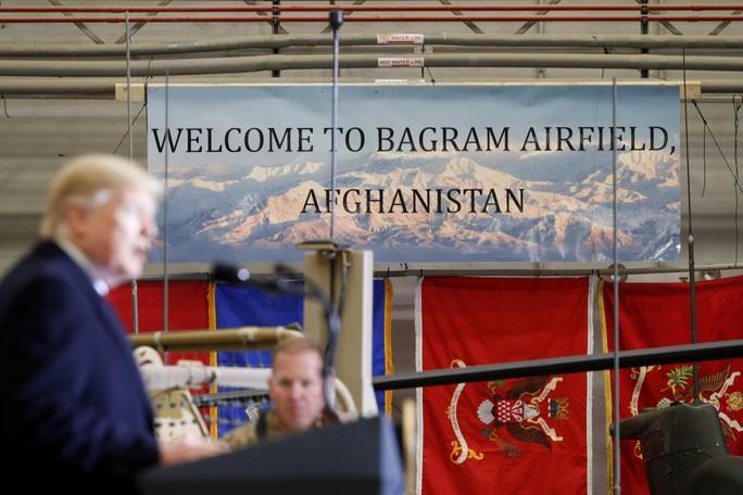 Ông Trump đến Afghanistan, có động thái bất ngờ về Taliban - Ảnh 4. Ông Trump đến Afghanistan, có động thái bất ngờ về Taliban - Ảnh 4.