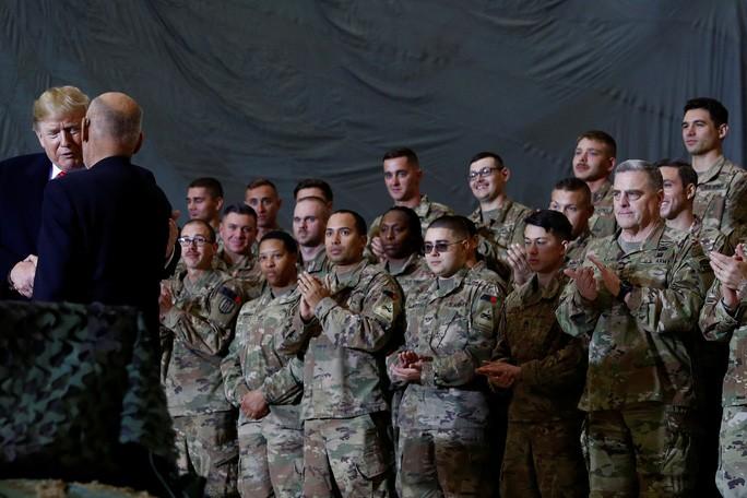 Ông Trump đến Afghanistan, có động thái bất ngờ về Taliban - Ảnh 3. Ông Trump đến Afghanistan, có động thái bất ngờ về Taliban - Ảnh 3.