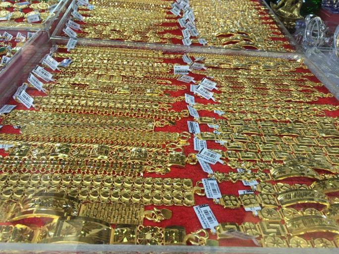 Giá vàng sắp chạm mốc 50 triệu đồng/lượng - Ảnh 1. Giá vàng sắp chạm mốc 50 triệu đồng/lượng - Ảnh 1.