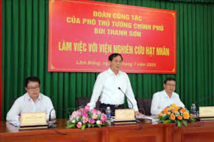 Phó Thủ tướng Chính phủ Bùi Thanh Sơn làm việc với lãnh đạo Viện Nghiên cứu hạt nhân