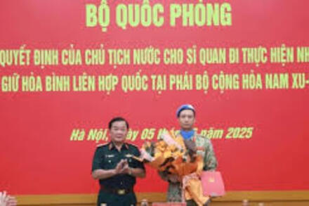 Trao Quyết định của Chủ tịch nước cho sĩ quan đi làm nhiệm vụ gìn giữ hòa bình tại Nam Sudan