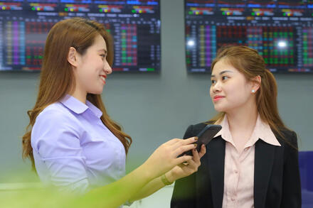 Thị trường chứng khoán năm 2026: Bước vào chu kỳ tái định giá, VN-Index hướng vùng 1.850–1.900 điểm