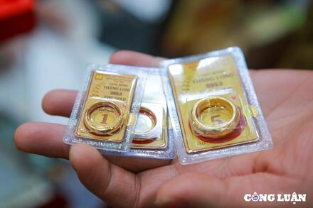 Giá vàng hôm nay bất ngờ điều chỉnh giảm gần 1 triệu đồng/lượng