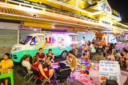 Thành phố Hồ Chí Minh “thay áo mới” cho du lịch địa phương