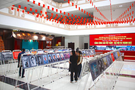 Hưng Yên trưng bày trên 130 tư liệu quý về Đảng