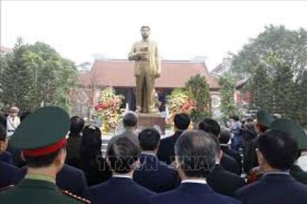 Tổng Bí thư Tô Lâm dâng hương tưởng niệm các đồng chí lãnh đạo tiền bối