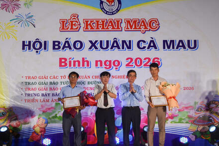 Báo tường học đường thiết kế độc đáo thu hút độc giả tại Hội báo Xuân Cà Mau