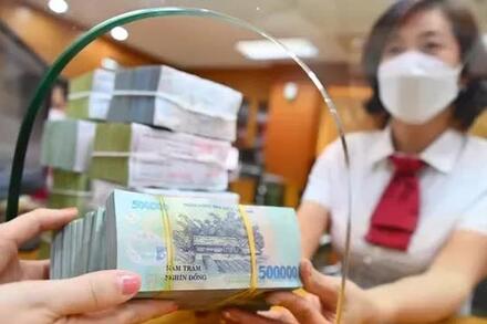 33% người trưởng thành lựa chọn gửi tiền tiết kiệm tại ngân hàng