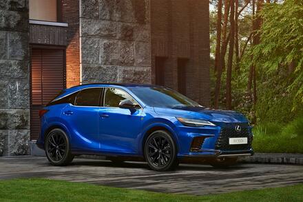 Loạt xe hạng sang Lexus hybrid giảm giá cao nhất 330 triệu đồng