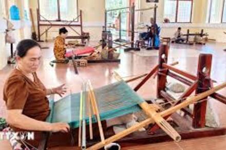 Phát huy giá trị làng nghề Chăm gắn với phát triển du lịch