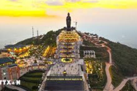 Đưa du lịch trở thành "đầu tàu" tăng trưởng kinh tế