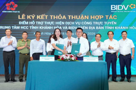 Khánh Hòa thí điểm mô hình hỗ trợ dịch vụ công trực tuyến ngay tại ngân hàng