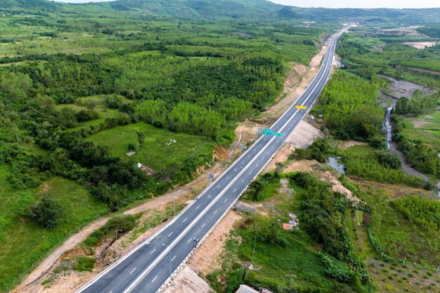 Đẩy nhanh tiến độ hoàn thành cao tốc Khánh Hòa - Buôn Ma Thuột