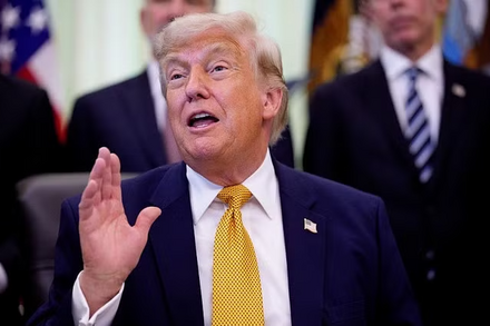 Ông Trump: Các nhà sản xuất ô tô của Mỹ có thể sản xuất tên lửa