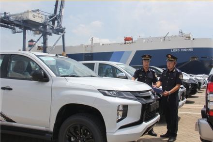 Từ 14/8, 12 nhóm hàng nhập khẩu phải làm thủ tục tại cửa khẩu