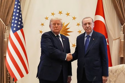Hội nghị thượng đỉnh NATO khai mạc với những lời đe dọa từ ông Trump