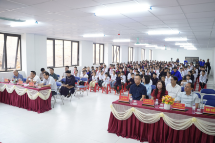 Quỹ từ thiện 'Ước mơ xanh' của Báo Nhà báo và Công luận đến với các em học sinh dân tộc nội trú