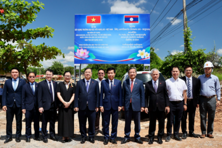 Phó Thủ tướng Thường trực Phạm Gia Túc thăm các công trình, dự án hợp tác hữu nghị Việt Nam - Lào