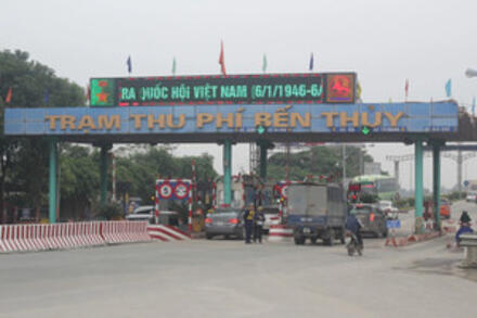 Thu phí BOT Bến Thủy tạm dừng 30 ngày vì đường hư hỏng kéo dài
