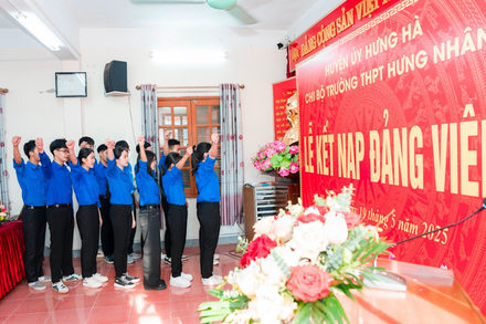 Ươm mầm 'hạt giống đỏ' trong trường học ở Hưng Yên