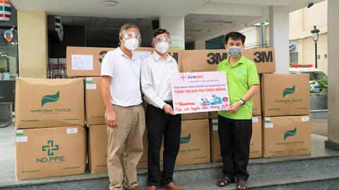 EVNSPC và Báo Tiền Phong trao tặng vật tư y tế thiết yếu cho Bệnh viện Chợ Rẫy