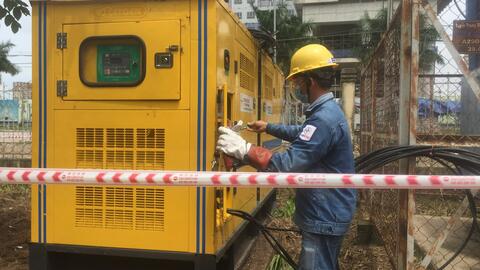 Chùm ảnh: CBCNV ngành Điện tại Thành phố Hồ Chí Minh đảm bảo điện thông suốt giữa tâm dịch