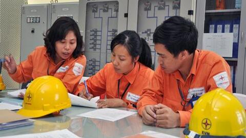 Lao động nữ của EVN: Tăng cả “lượng” và “chất”