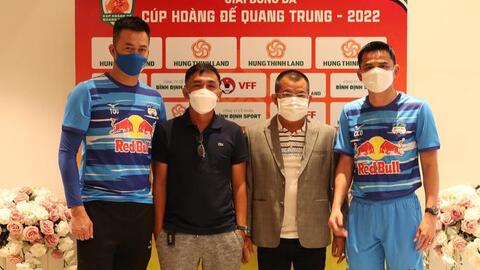 HLV Kiatisuk muốn gọi 7 tuyển thủ hội quân đá cúp Hoàng đế Quang Trung