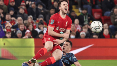 Sao Nhật Bản bị báo Anh chê tan nát, Liverpool mất thắng Arsenal