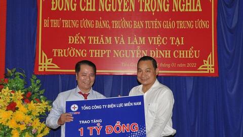 Trưởng Ban Tuyên giáo Trung ương thăm, chúc Tết, tặng quà tại Tiền Giang