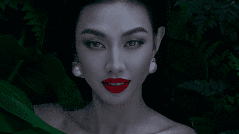 Hoa hậu Thùy Tiên khoe loạt ảnh hút hồn dưới nước