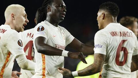 "Cố nhân" gieo sầu, Barcelona sa lầy trước Galatasaray ở Europa League