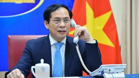 Bộ trưởng Ngoại giao Bùi Thanh Sơn điện đàm với hai Bộ trưởng Ngoại giao Nga và Ukraine