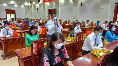 Chủ tịch UBND tỉnhTiền Giang đối thoại với CNVC-LĐ tiêu biểu