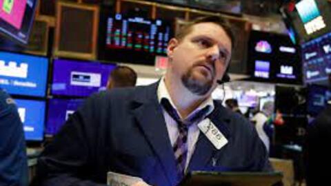 Dow Jones giảm hơn 400 điểm do căng thẳng Mỹ - Trung Quốc