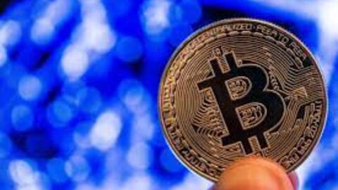 Bitcoin bất ngờ tăng lên hơn 24.000 USD
