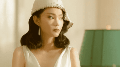 Minh Hằng dạy Ngọc Trinh quyến rũ đàn ông trong phim Tết