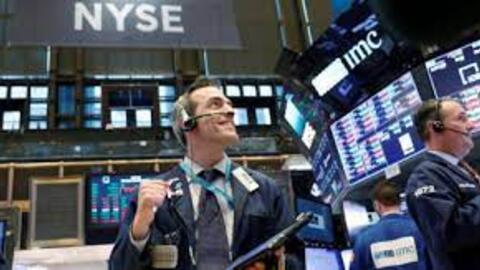 Phố Wall khởi sắc, Dow Jones tăng gần 350 điểm