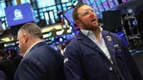 Dow Jones tăng hơn 370 điểm khi First Republic Bank được hỗ trợ