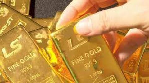 Vàng thế giới giảm mạnh về sát 2,000 USD khi đồng USD phục hồi