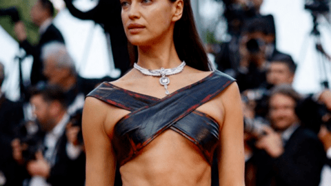 Siêu mẫu Irina Shayk hở bạo trên thảm đỏ