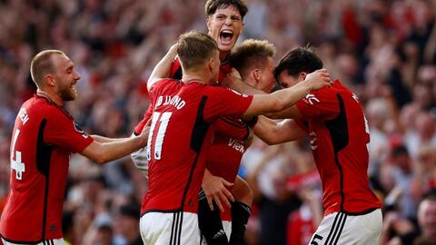 Truyền thông Anh "châm ngòi cuộc chiến" trên hàng công Man United