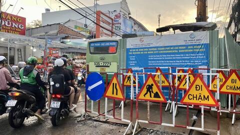Cận cảnh ám ảnh lô cốt dịp cuối năm