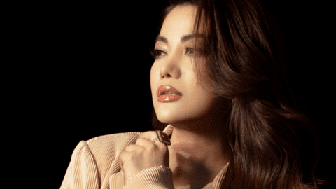 Trương Ngọc Ánh nhận giải thưởng "International Celebrity & Business Force"