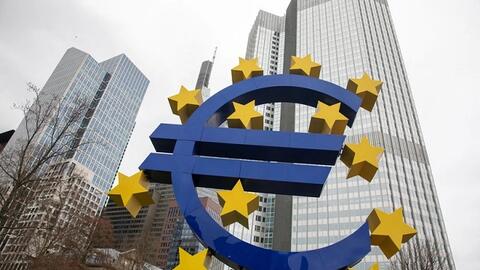 Kinh tế sụt giảm, Eurozone đối mặt với nguy cơ suy thoái ngày càng cao