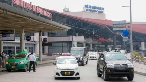 Sắp thu phí không dừng ôtô ra vào 5 sân bay lớn