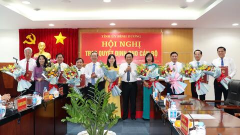 Bình Dương trao nhiều quyết định bổ nhiệm nhân sự