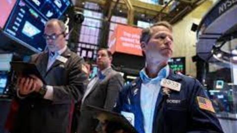 Dow Jones giảm hơn 200 điểm khi lợi suất trái phiếu Mỹ vượt mức 4%